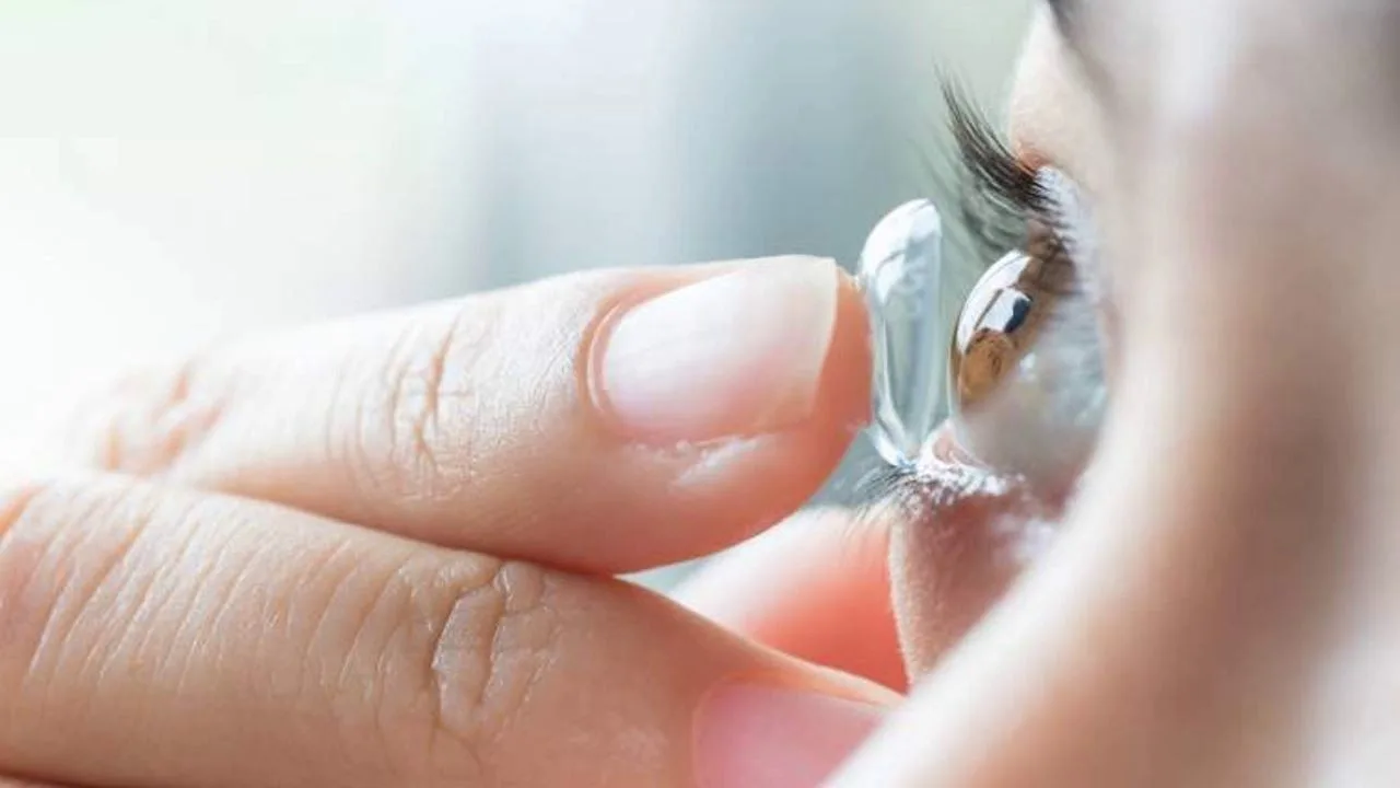What is a contact lens
