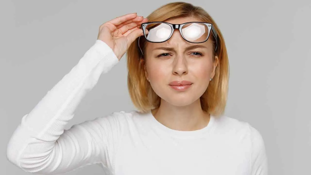 Comparison showing how a myopic eye sees at distance