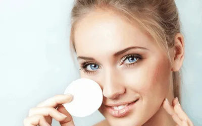 Niet verwijderde make-up is de vijand van de ogen